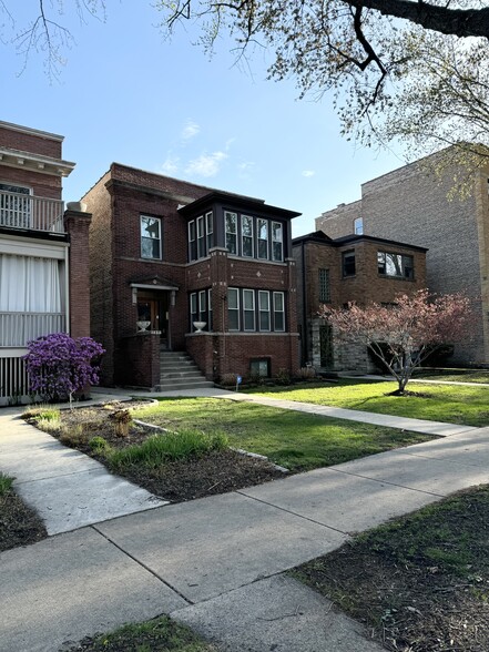 Building Photo - 1839 W Lunt Ave