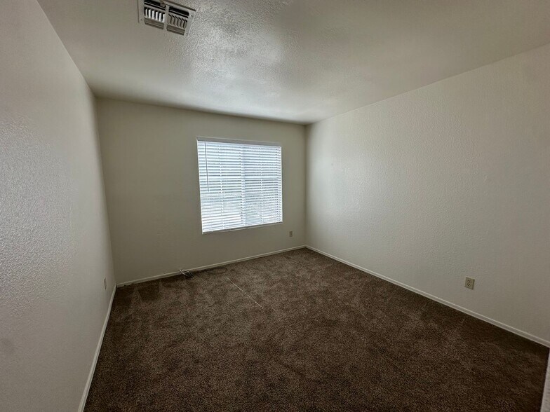 Building Photo - 9011 E Weyburn Dr