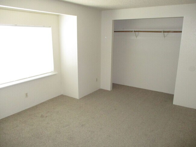 Building Photo - 36-2-1