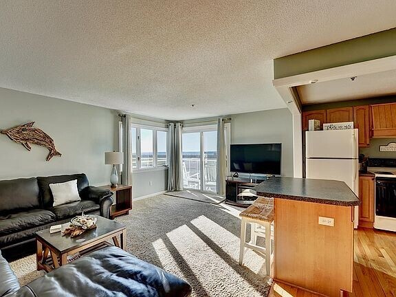 Building Photo - 493 Ocean Blvd