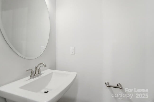 Building Photo - 1312 Nandina St