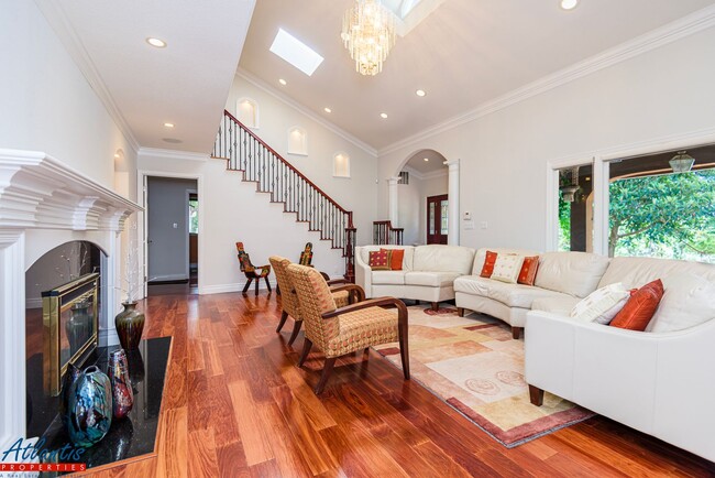 Building Photo - Stunning Home | Desirable Neighborhood | D...