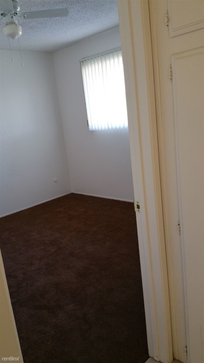 Building Photo - 2 br, 1.5 bath Townhome - 6412 Stockdale Hwy
