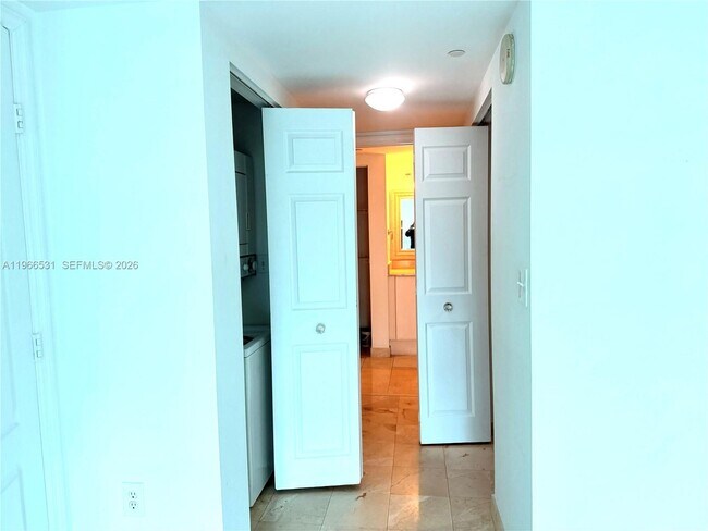 Building Photo - 2101 Brickell Ave