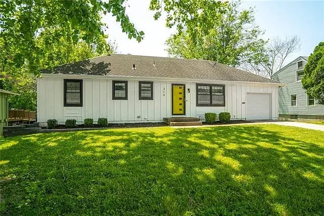 Building Photo - 319 E 100th Ter