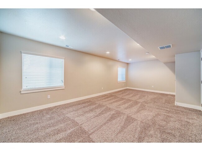Building Photo - 1155 S 225 E