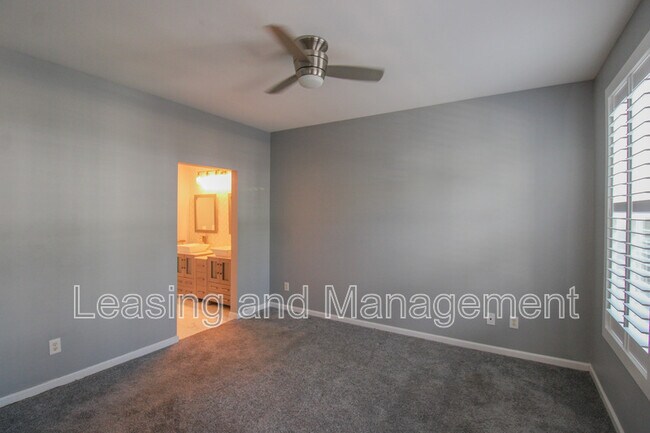 Building Photo - 130 River Landing Dr