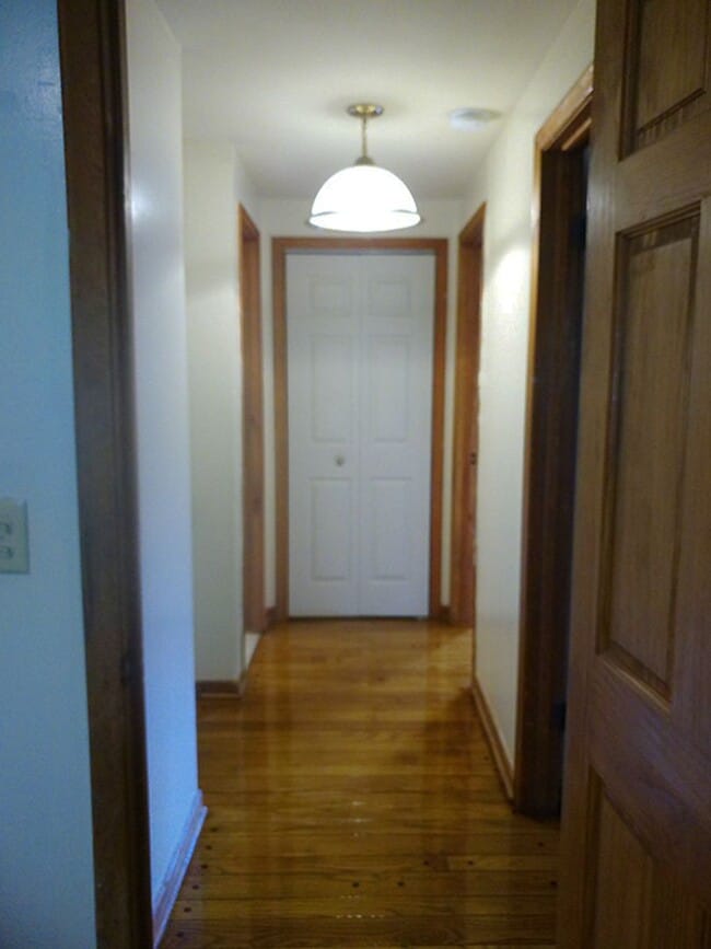 Building Photo - AVAILABLE 7/1/26 - Beautiful 5 Bedroom Sin...