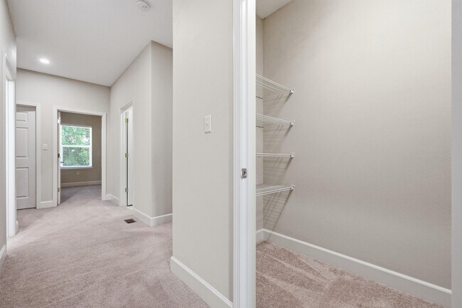 Building Photo - 503 Arbor Lake Dr