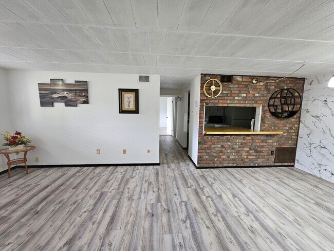 Building Photo - 323 Ridge Point Cir