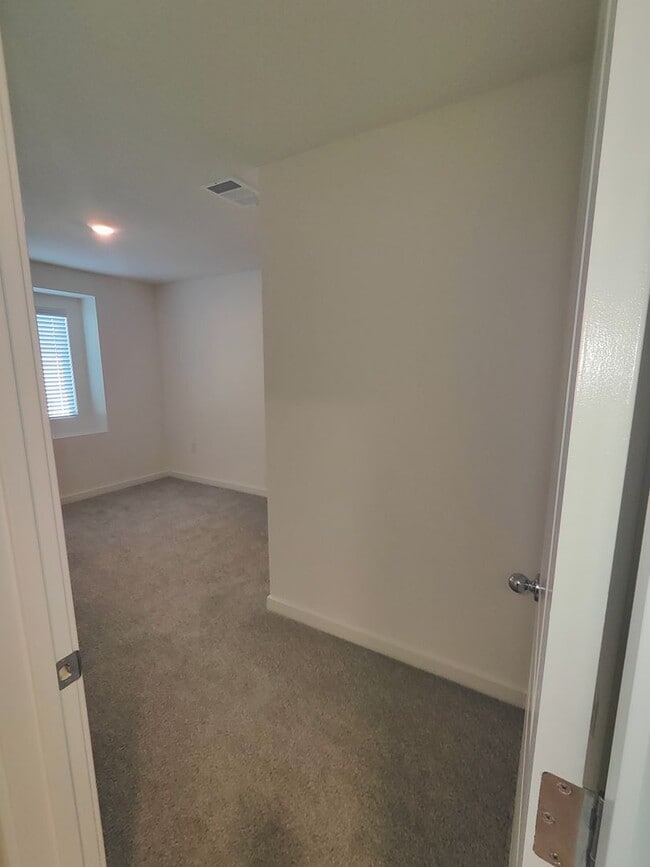 Building Photo - Beautiful 2024 Built 4/2.5 - New Subdivision!
