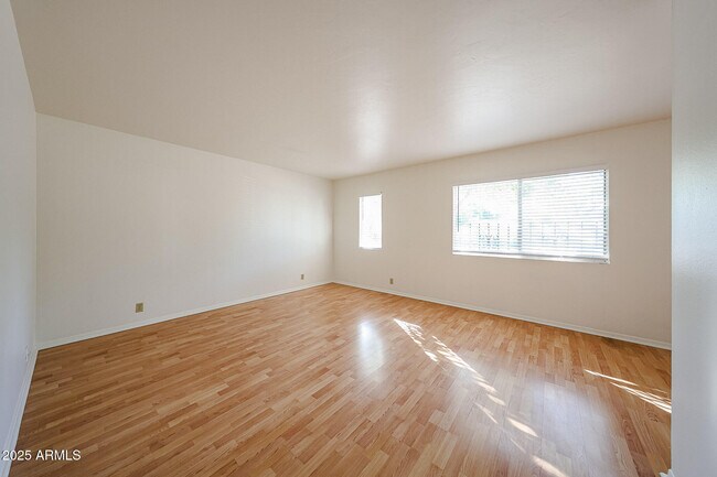 Building Photo - 2324 West Myrtle Ave