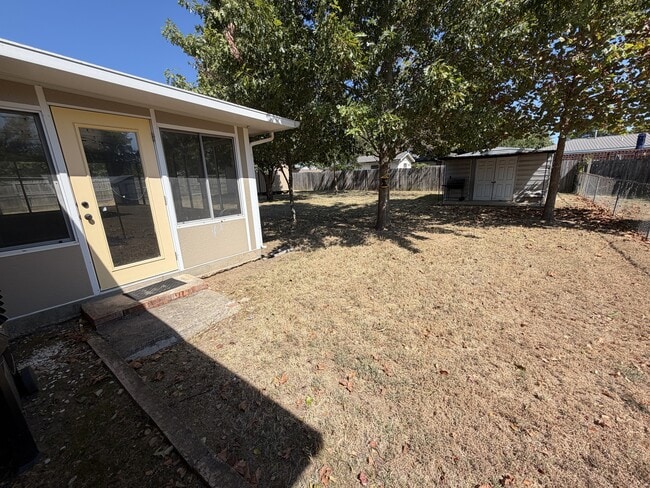 Building Photo - 116 Fern Dr