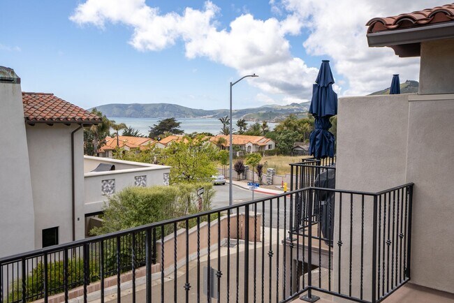 Building Photo - This Sunset Beach Estates Townhome will have you speechless!
