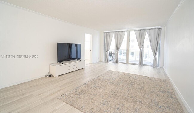 Building Photo - 3140 S Ocean Dr