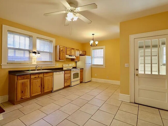 Building Photo - 1510 Hampton Ave SW