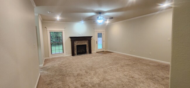 Building Photo - 3120 Plateau Dr