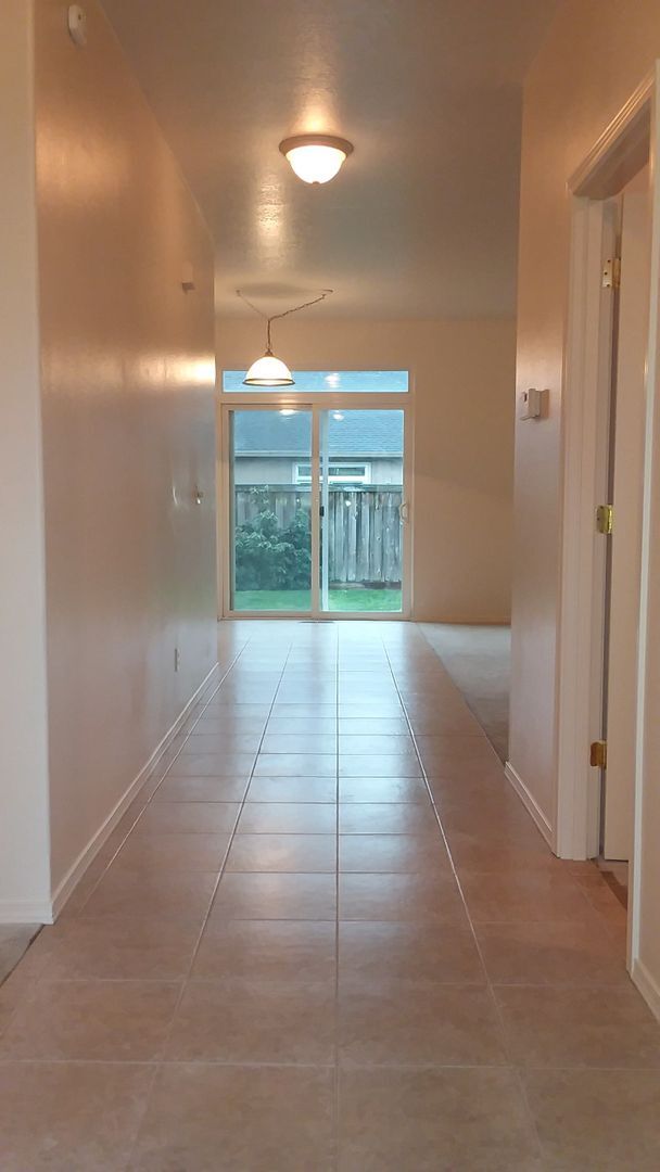 Building Photo - Beautiful Bethel-Danebo Home