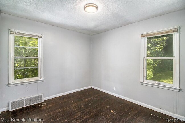 Building Photo - 22510 Frisbee St