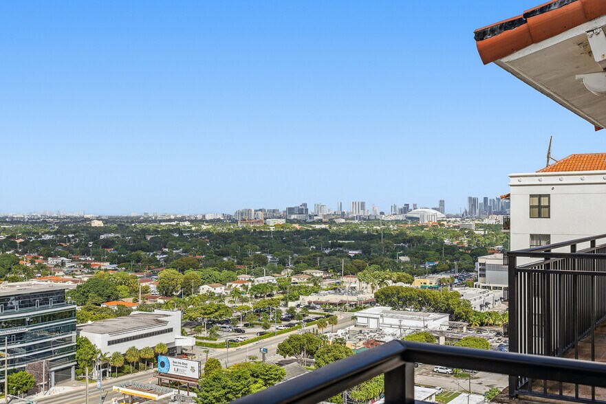 Building Photo - 888 S Douglas Rd