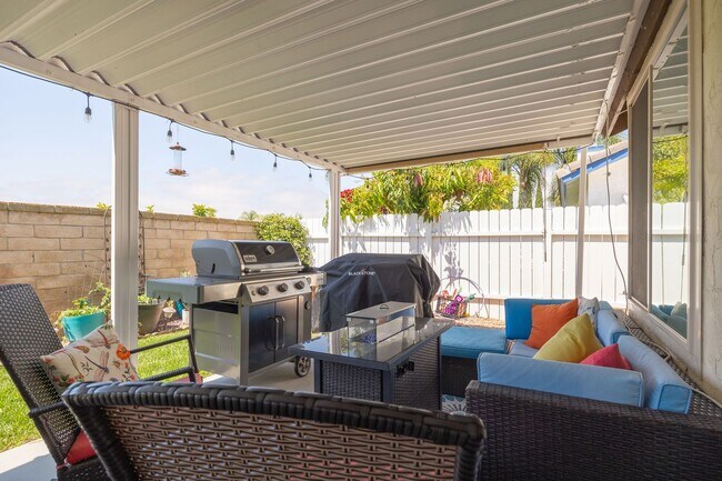 Building Photo - Cozy 3-Bedroom Home Just Walking Distance ...