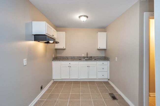 Building Photo - Cozy Childersburg Duplex! 2 Bed 1 Bath $75...