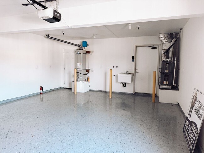 Building Photo - 6152 Orange Ave