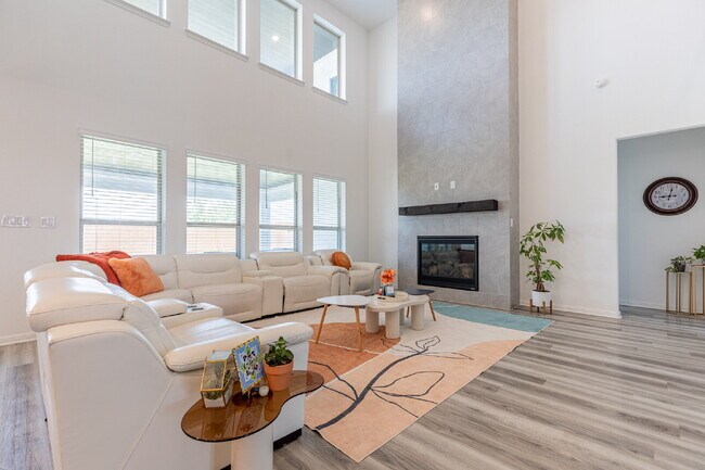 Building Photo - 2332 Giona Pl