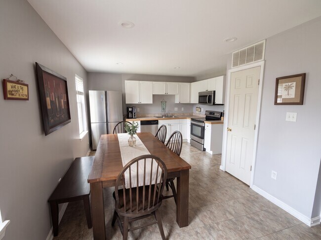 Building Photo - 112 Stull Ct