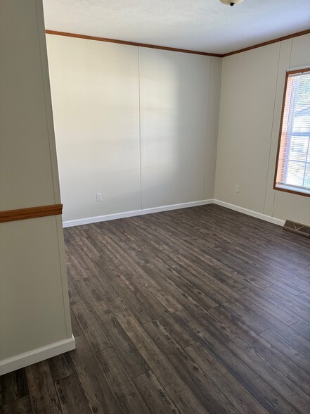 Building Photo - 13 Fern Ln
