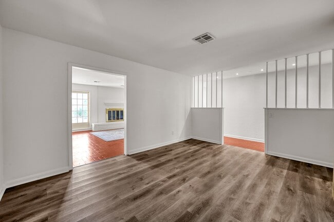 Building Photo - 26926 Maplewood Dr