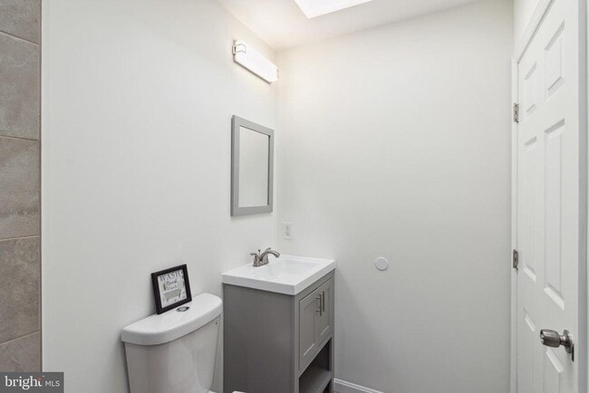 Building Photo - 912 N Milton Ave