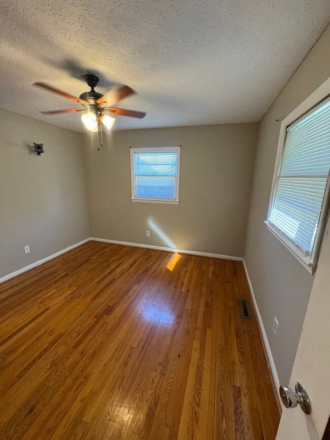 Building Photo - 1696 Crestland Dr