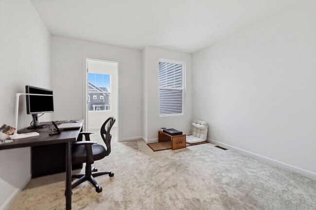 Building Photo - 5920 Hawkweed Dr