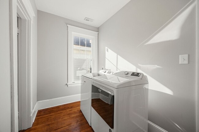 Building Photo - Spacious Corner-Lot Home on Carolina Ave