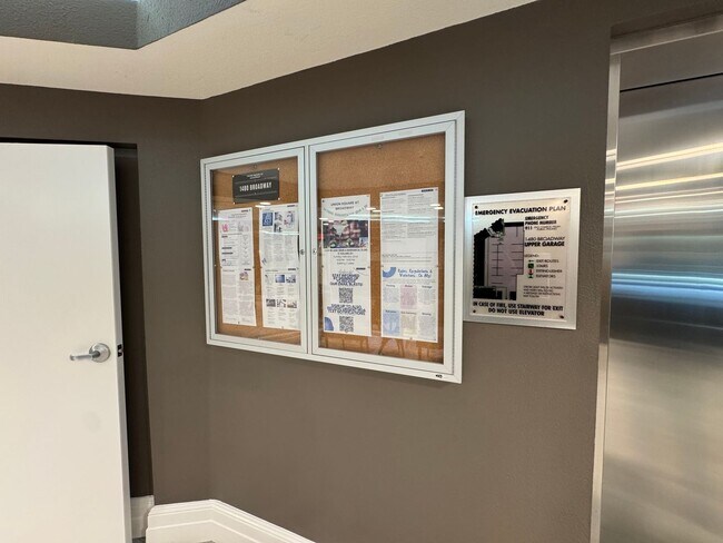 Building Photo - 3 Bedroom 2 Bathroom down town San Diego