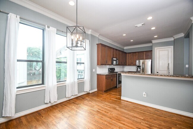 Building Photo - 2222 Hilshire Lake Dr