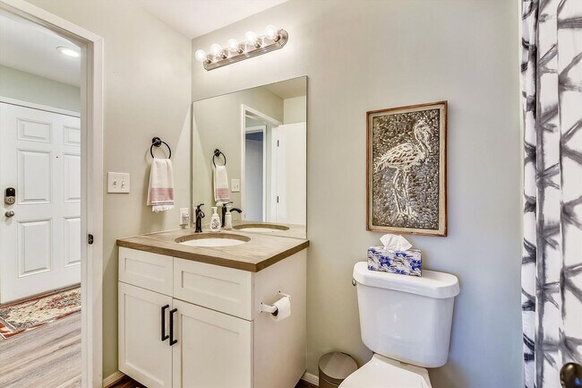 Building Photo - 11222 Hutchison Blvd