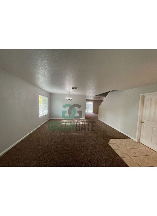 Building Photo - Two story 4 bedroom, 2.5 bath home in Stockton! AVAILABLE NOW!!