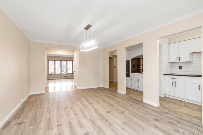 Building Photo - 295 Plain Ct