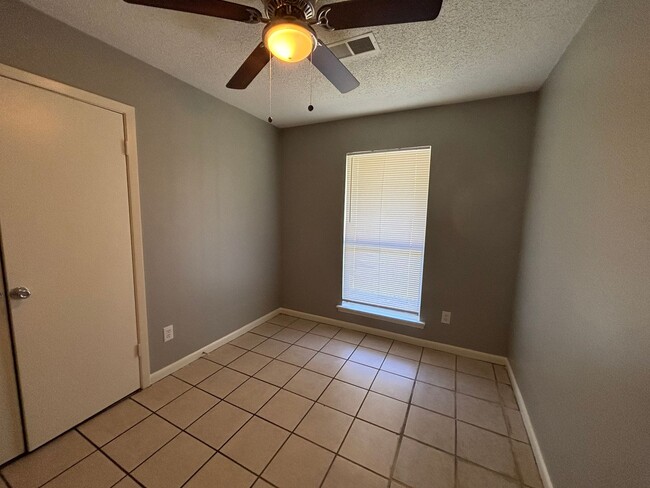 Building Photo - 5168 Corkwood Dr