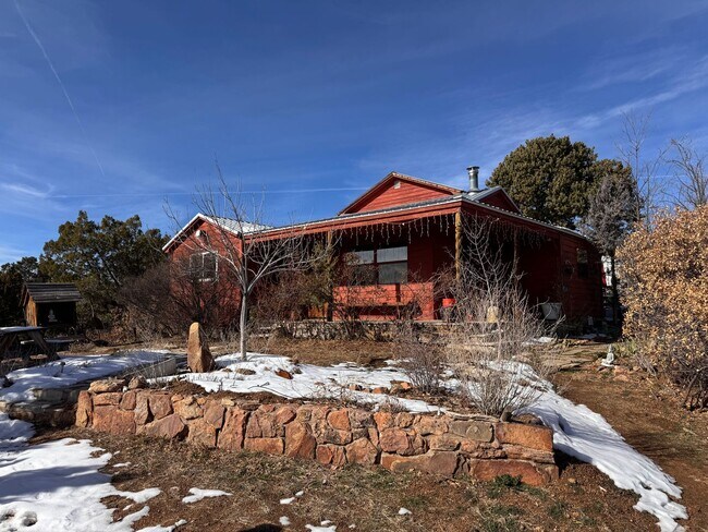 Building Photo - 2 Bedroom, 1 Bathroom Duplex in Santa Fe, NM