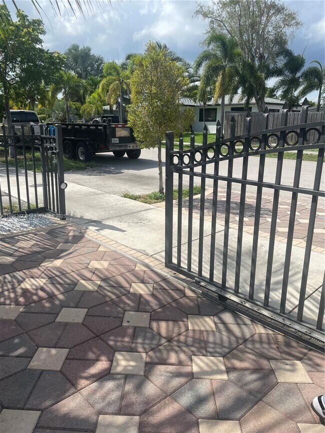 Building Photo - 240 NE 27th St