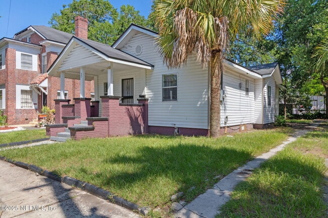 Building Photo - 421 W 18th St