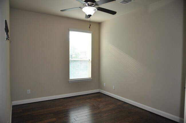 Building Photo - 27619 Lodgemist Ct