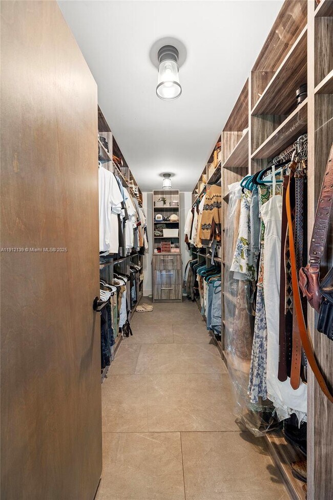 Building Photo - 419 Alamanda Dr