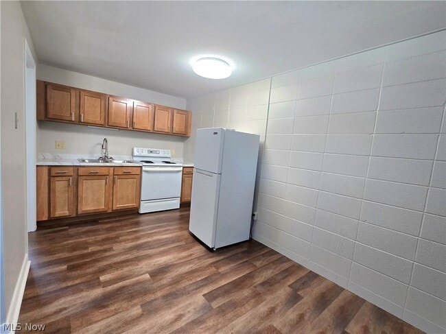 Building Photo - 909 Garden Rd