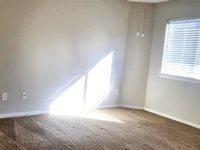 Building Photo - 7415 Hollister Ridge