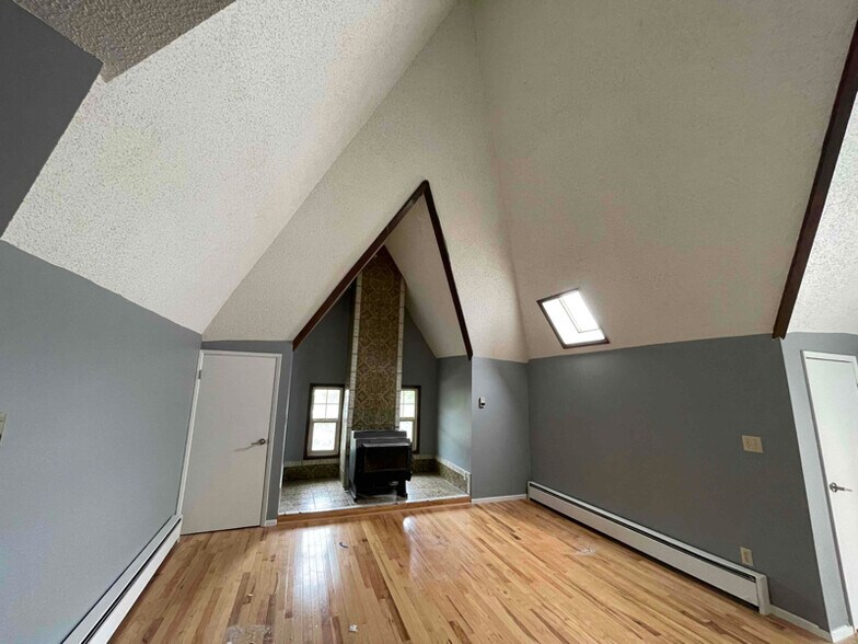 Building Photo - 2233 NW Flanders St