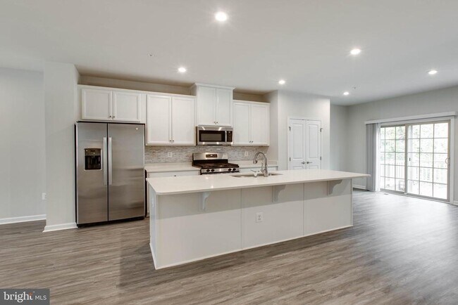 Building Photo - 3004 Cornfield Ave